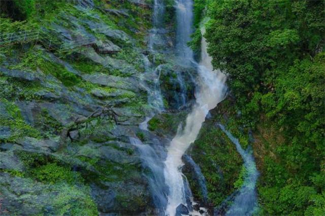 层层恐惧