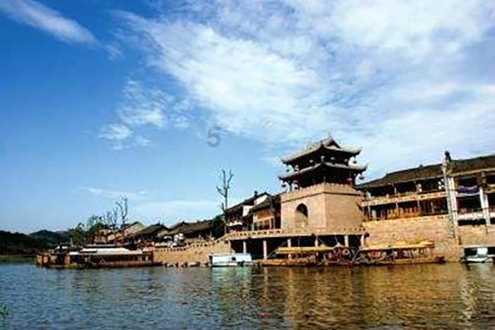 我去报案曾经的一个好朋友，他在外地诈骗了20多万做捞偏门，不知道他真的被判刑后会不会报复我？